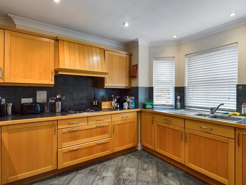 Property photo 2 of 20 Picture No. 14