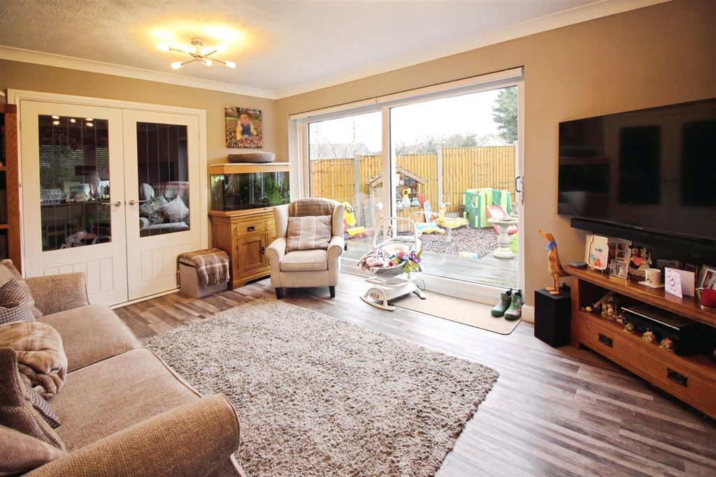 Property photo 3 of 16 Living Room