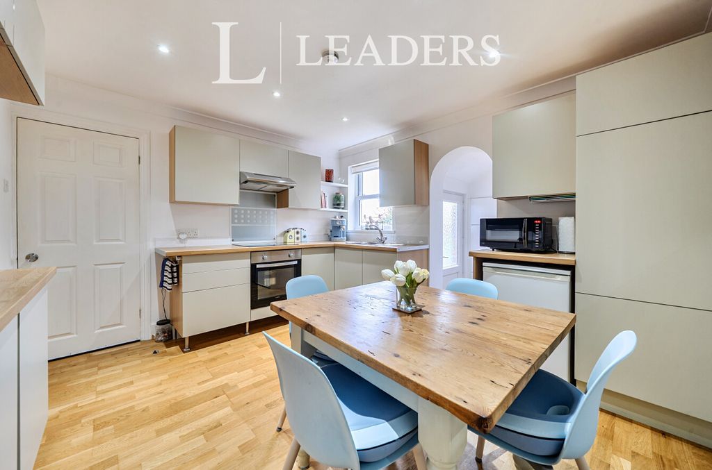 Property photo 3 of 24 6A8ce914-c300-410...