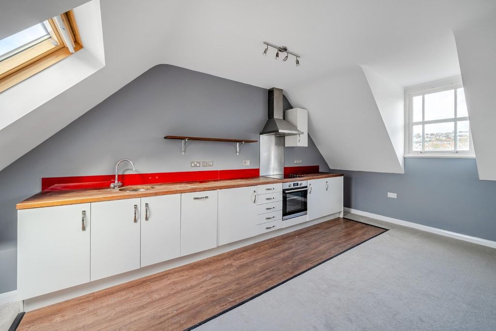 Property photo 3 of 12 1382934-19-691Db0Be13F78.Jpg