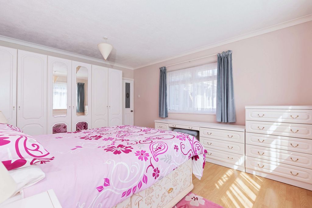 Property photo 3 of 24