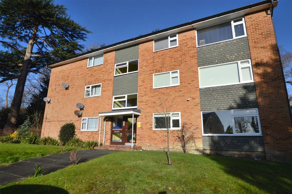 Property photo 3 of 9 Front