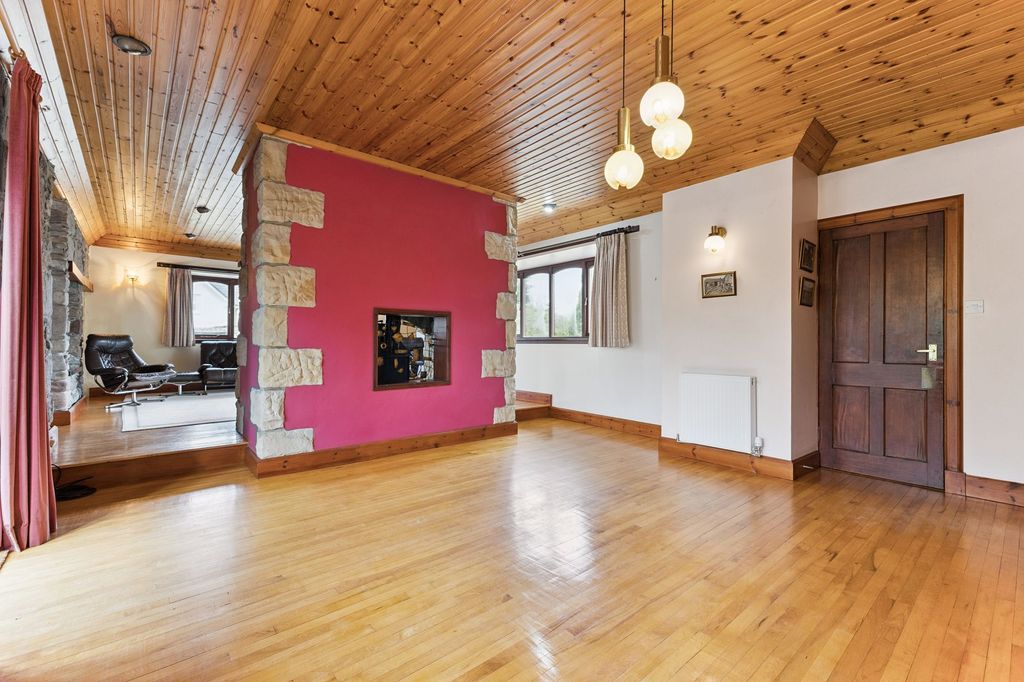 Property photo 3 of 36