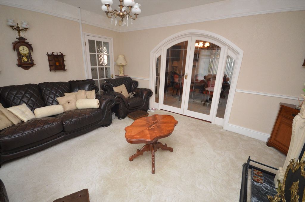 Property photo 3 of 16 Sitting Room