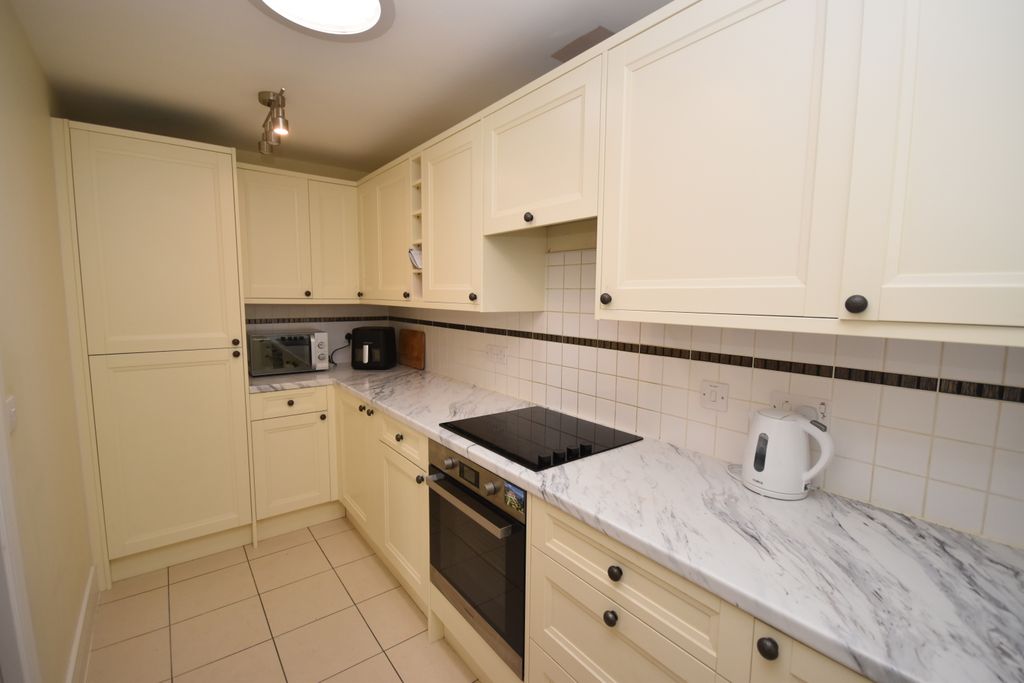 Property photo 3 of 9 Kitchen