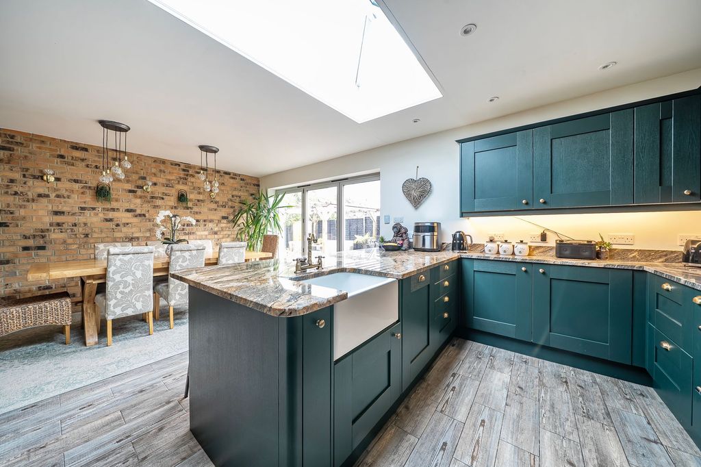 Property photo 1 of 21