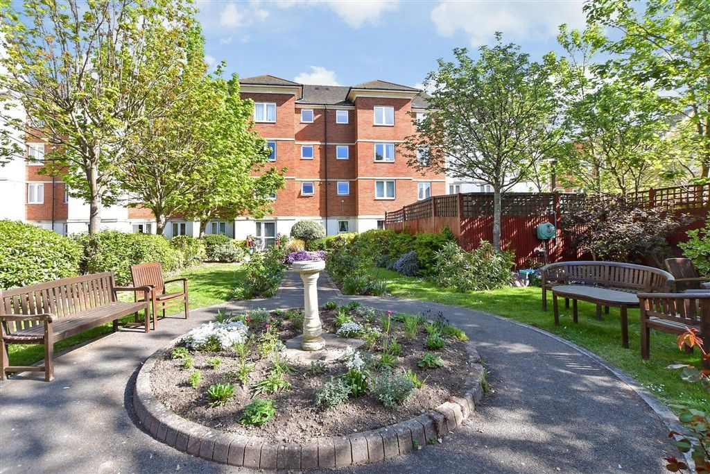 Property photo 3 of 17 Communal Gardens