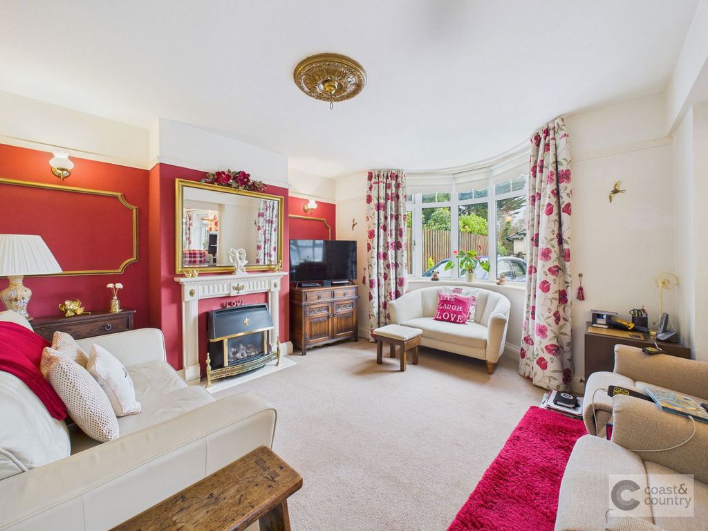 Property photo 2 of 28