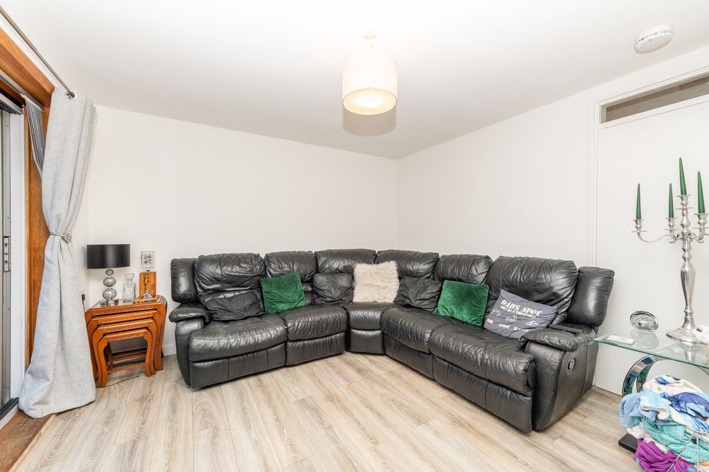 Property photo 3 of 36