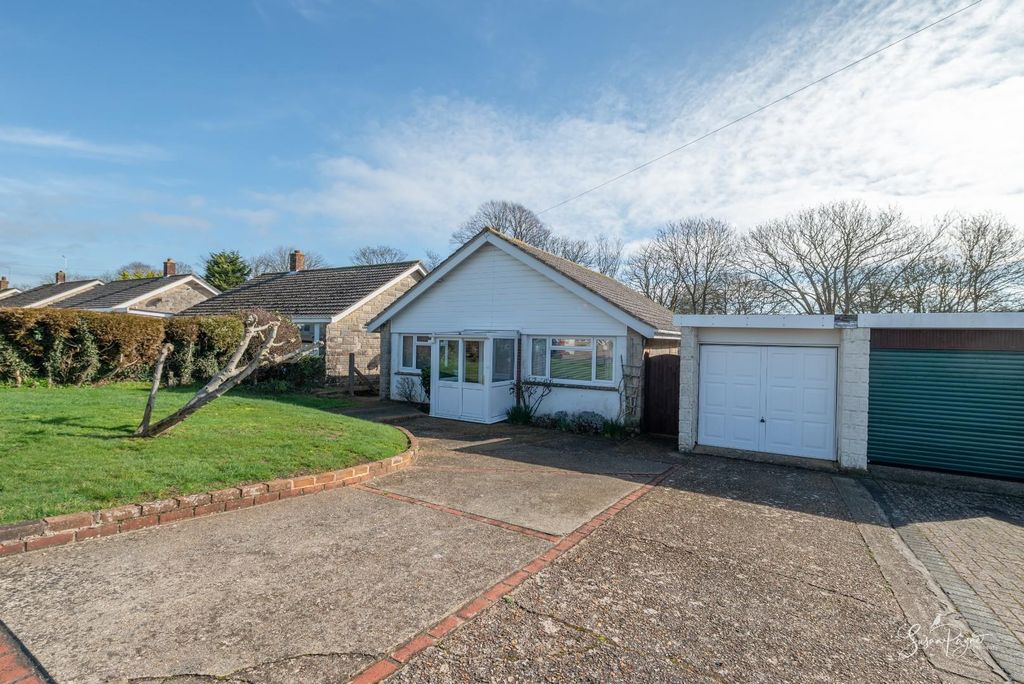 Property photo 1 of 24 Welcome To 28 Hinton Road