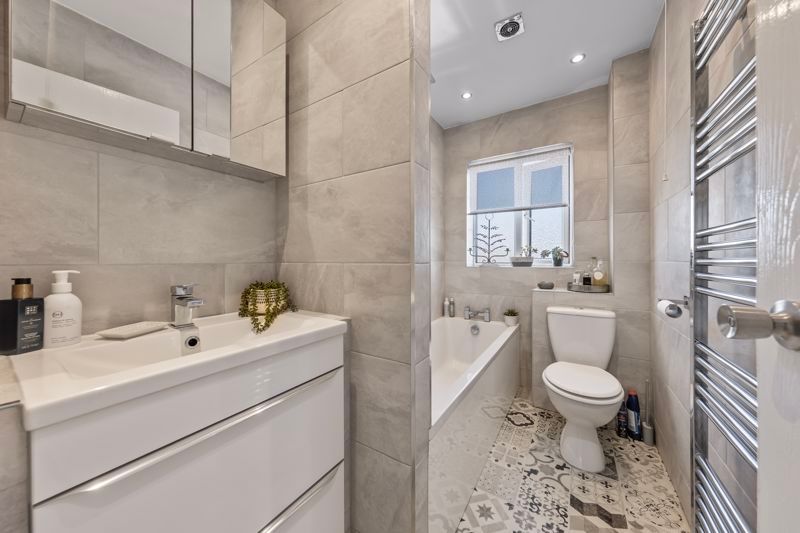 Property photo 2 of 19 Bathroom
