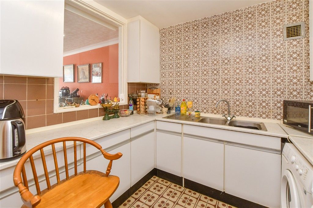 Property photo 2 of 8 Kitchen