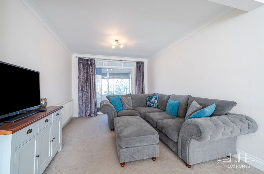 Property photo 3 of 21