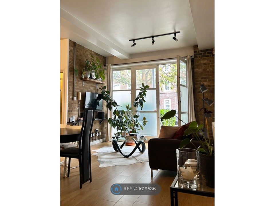 Property photo 1 of 8 Living Space