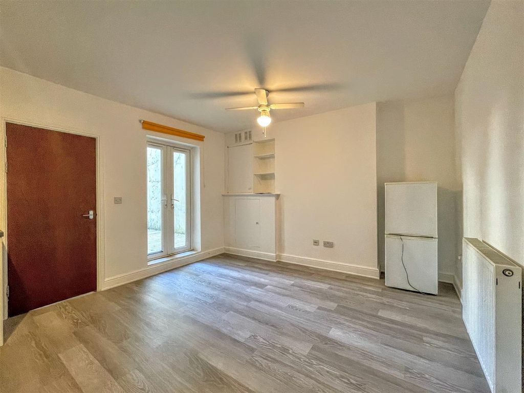 Property photo 3 of 8 Living Room