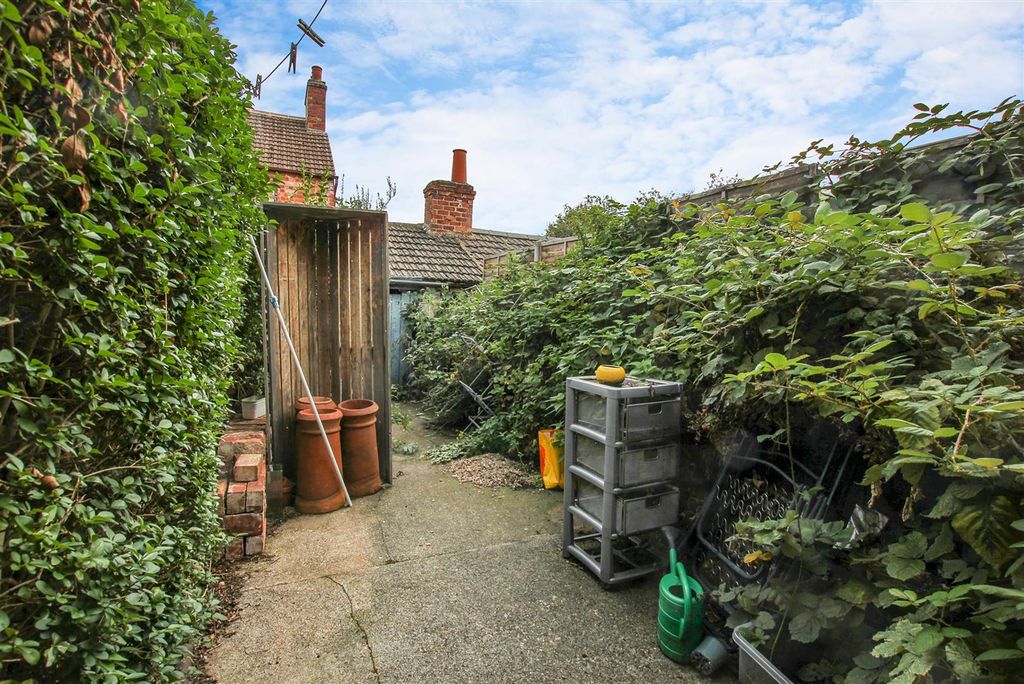 Property photo 2 of 9