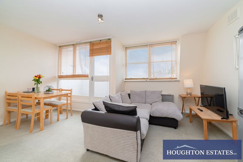 Property photo 3 of 11 Photo 9