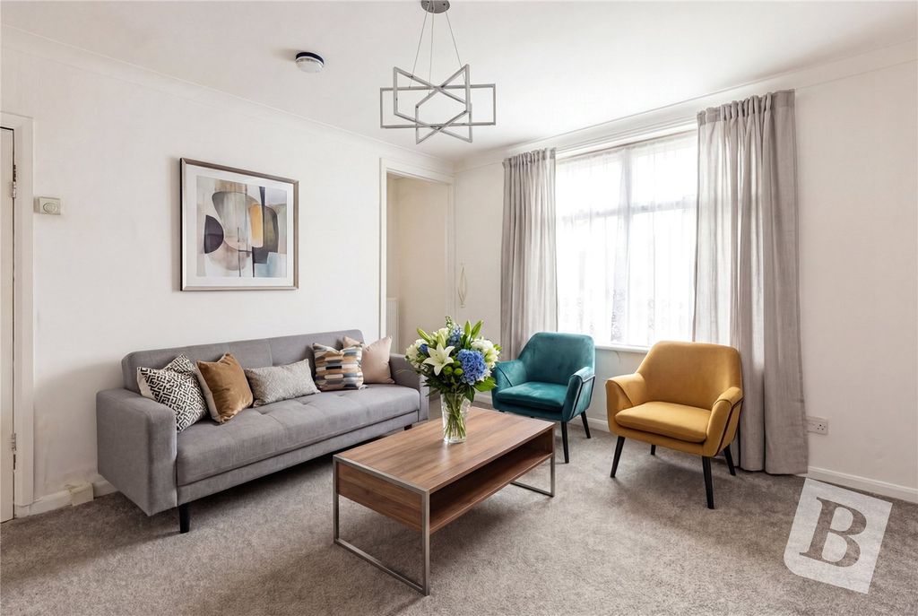 Property photo 2 of 10 Living Room