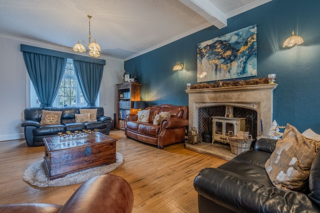Property photo 3 of 32