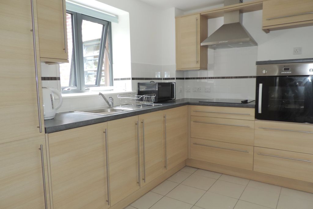 Property photo 2 of 19 Kitchen