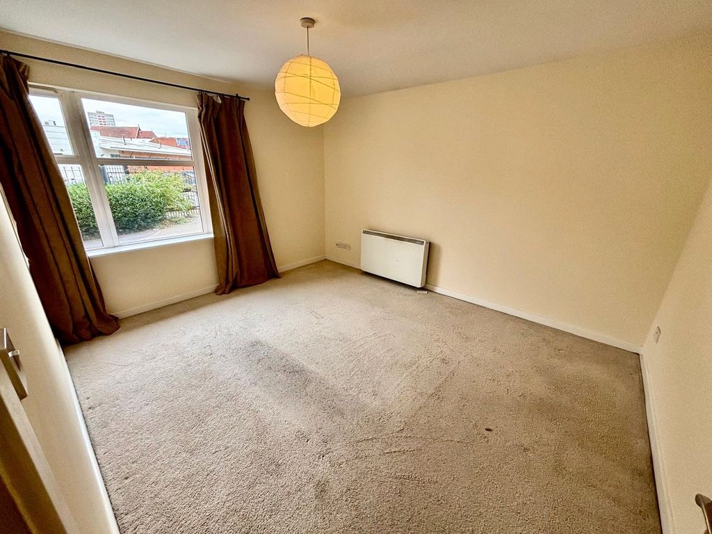 Property photo 3 of 8 Picture No. 11