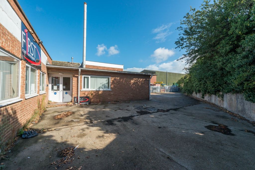 Property photo 2 of 17 Picture No. 18