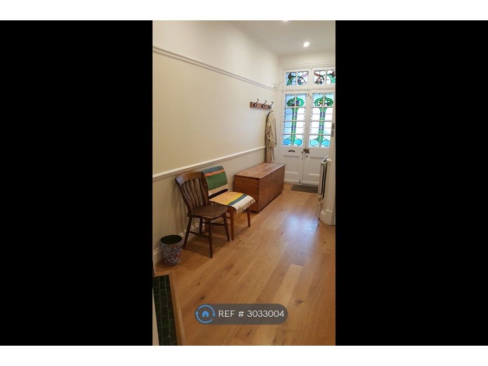 Property photo 2 of 14 Entrance Hall