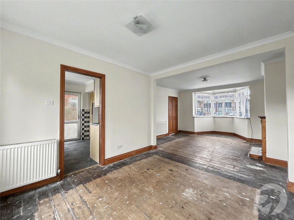Property photo 3 of 32 Picture No. 15