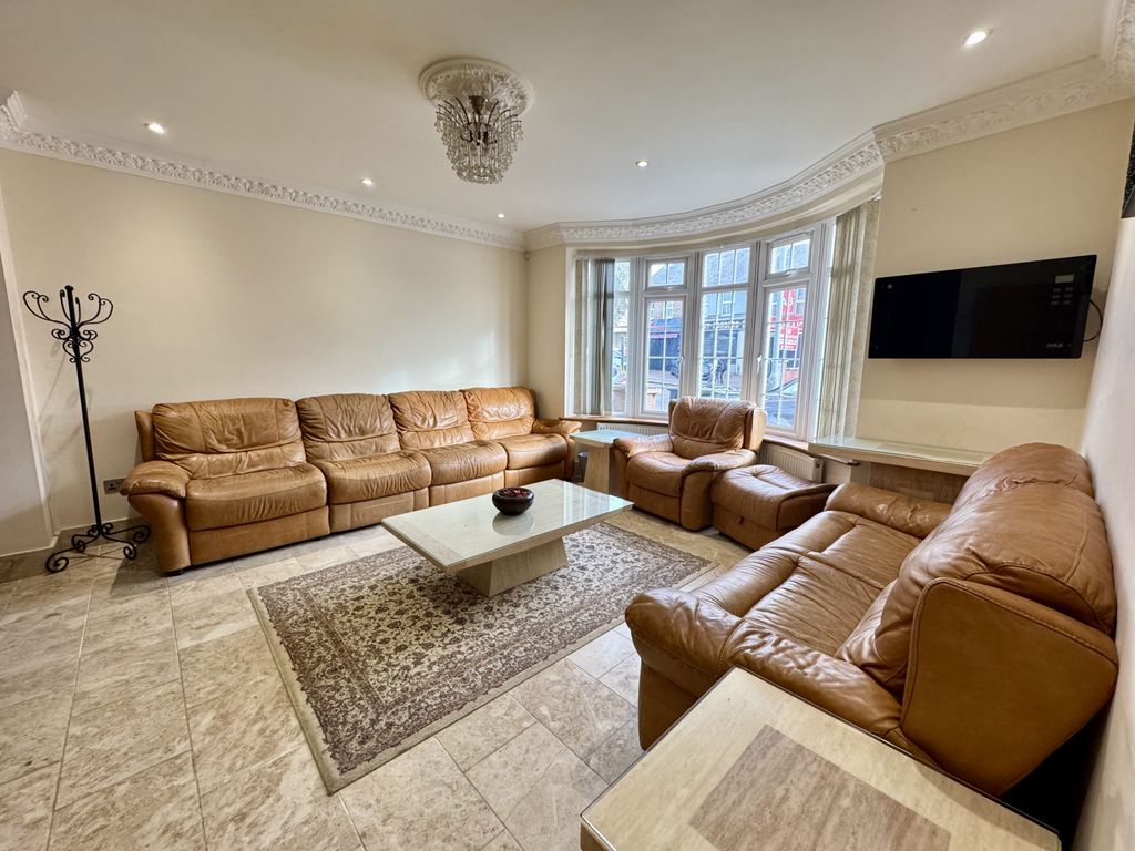 Property photo 1 of 27