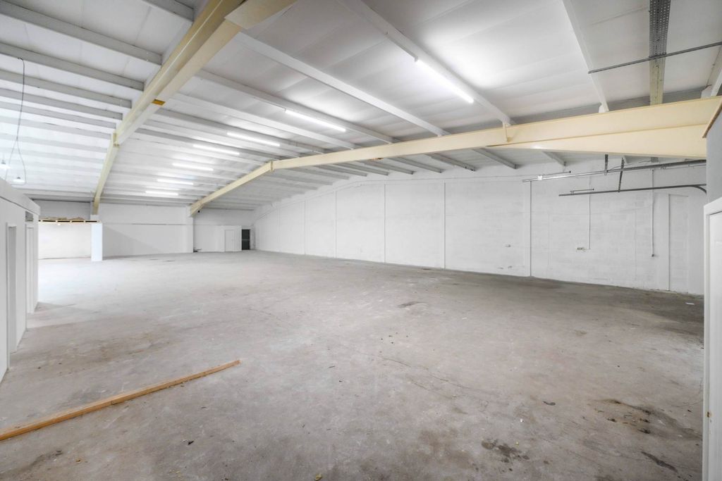 Property photo 2 of 21