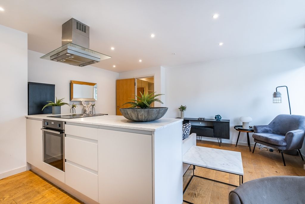 Property photo 3 of 12 Millbank-Court-03