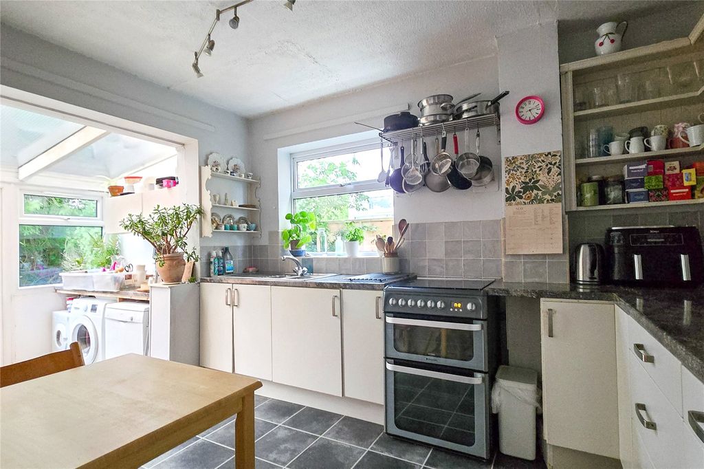 Property photo 3 of 21 Kitchen/Breakfast