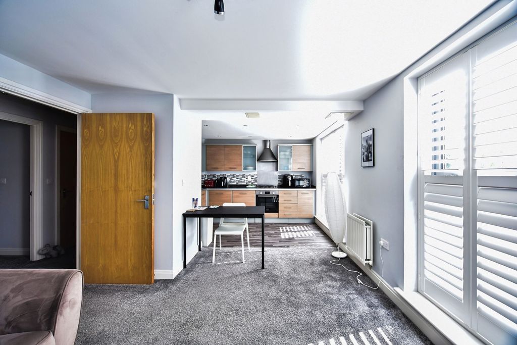 Property photo 1 of 14 Kitchen/Lounge