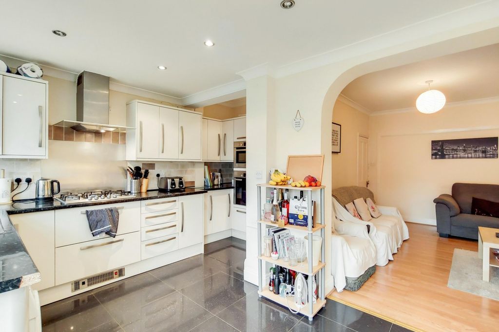 Property photo 2 of 10 Kitchen