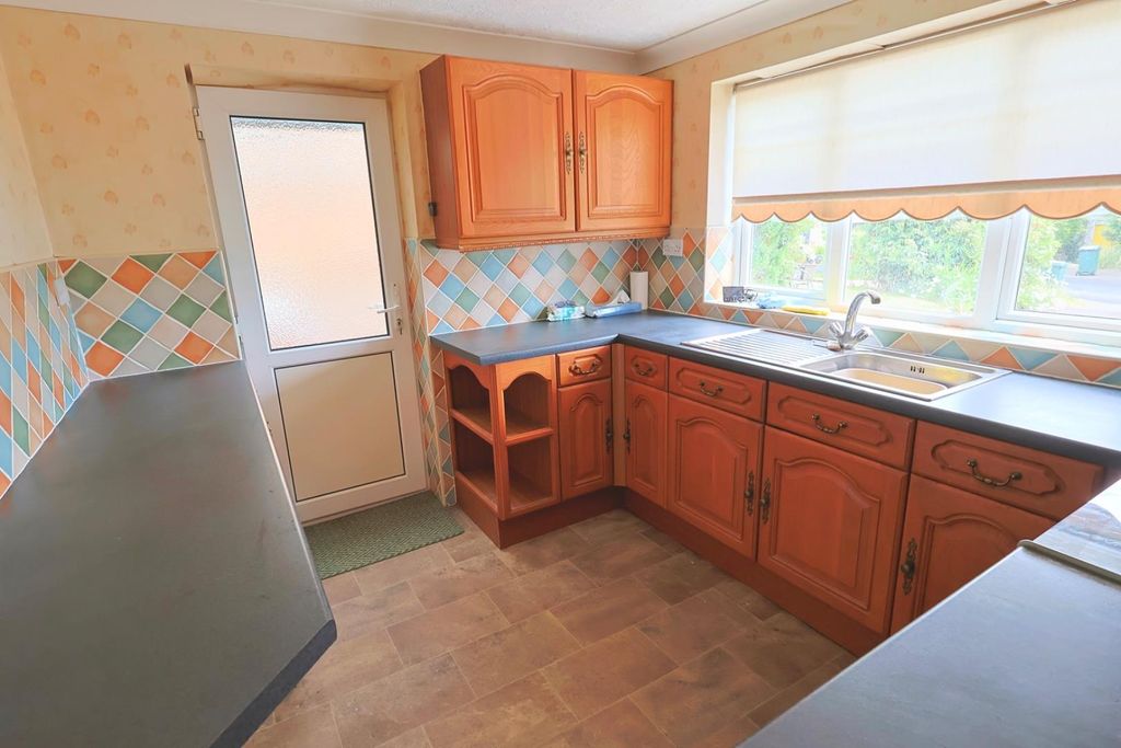 Property photo 2 of 15 Kitchen