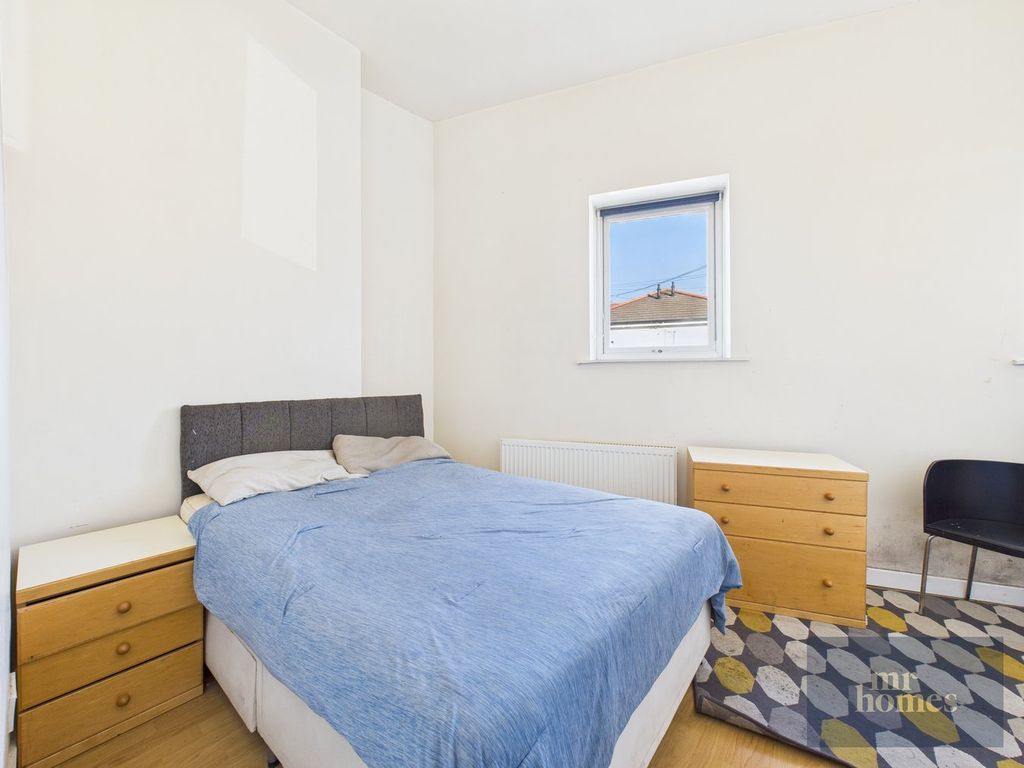 Property photo 3 of 27 1st Floor Flat