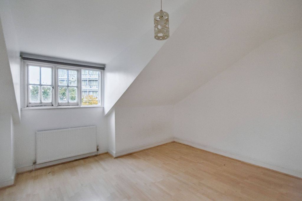 Property photo 3 of 9 Flat D, 186 Randolph Avenue, Maida Vale, London W9 1Pe