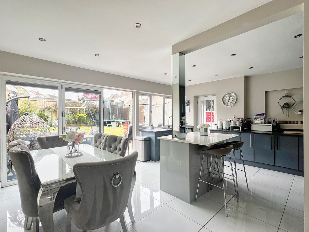 Property photo 3 of 25