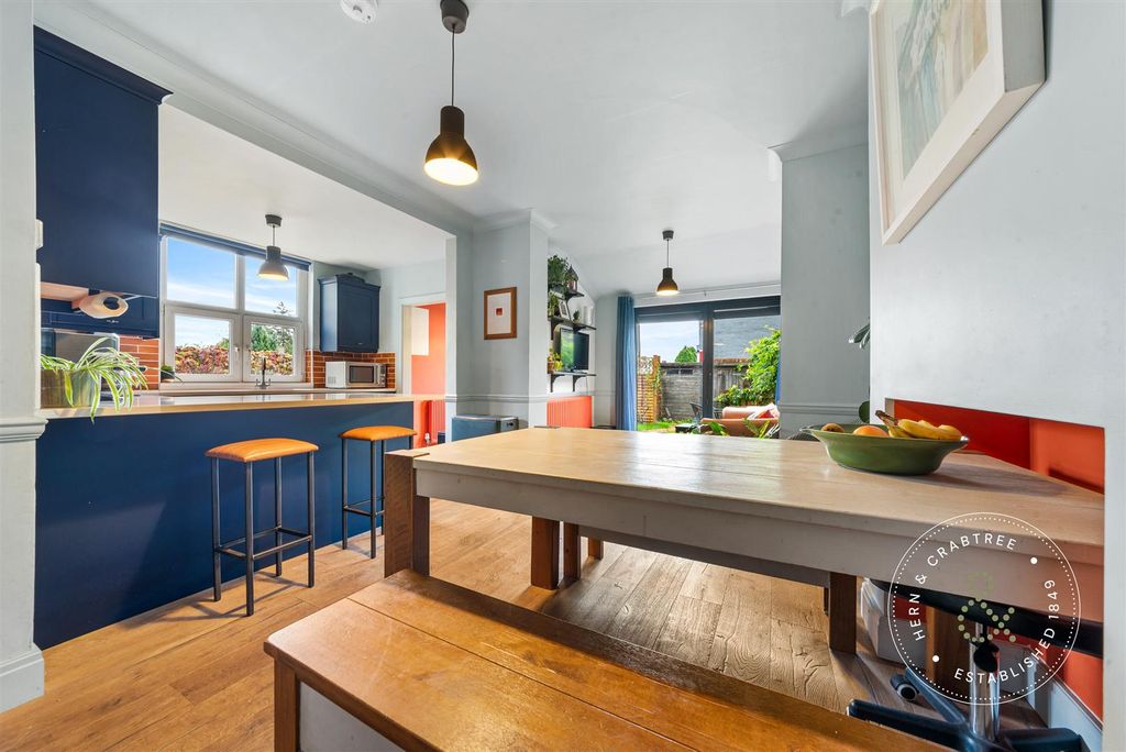 Property photo 2 of 40 St-Fagans-Road-23.Jpg