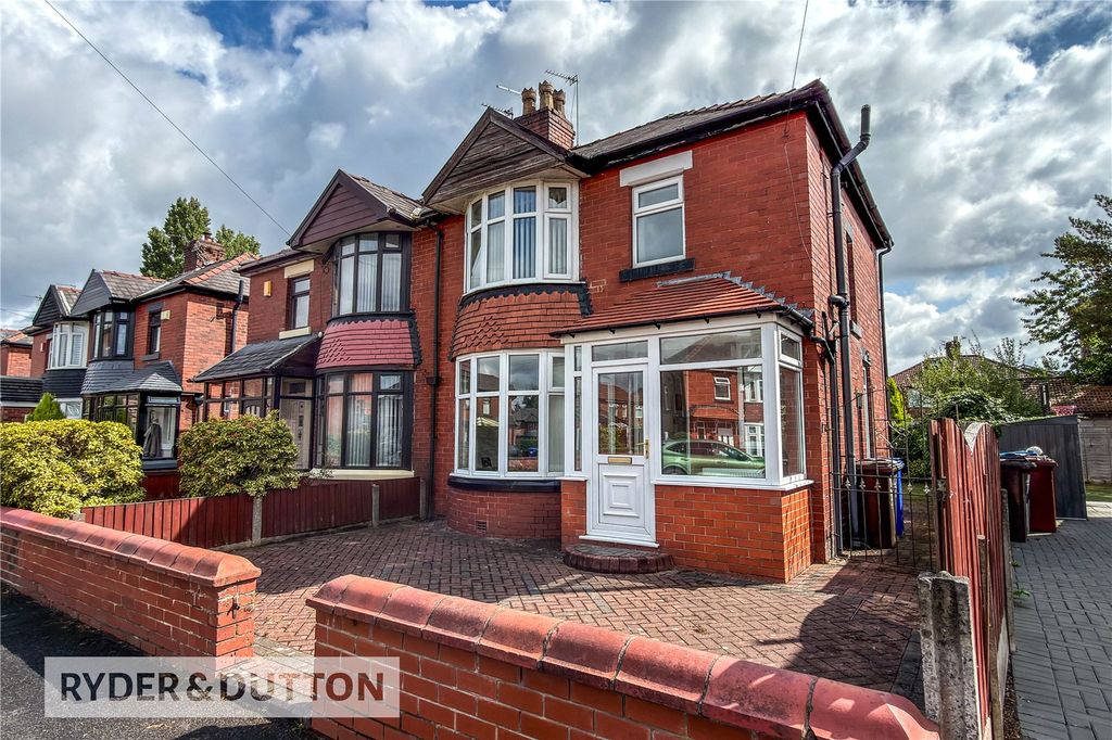 Property photo 1 of 17 External