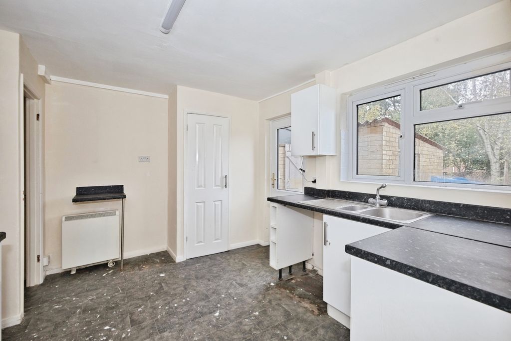 Property photo 2 of 17 Kitchen