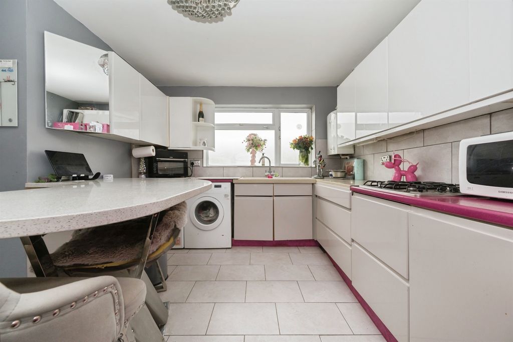 Property photo 3 of 22