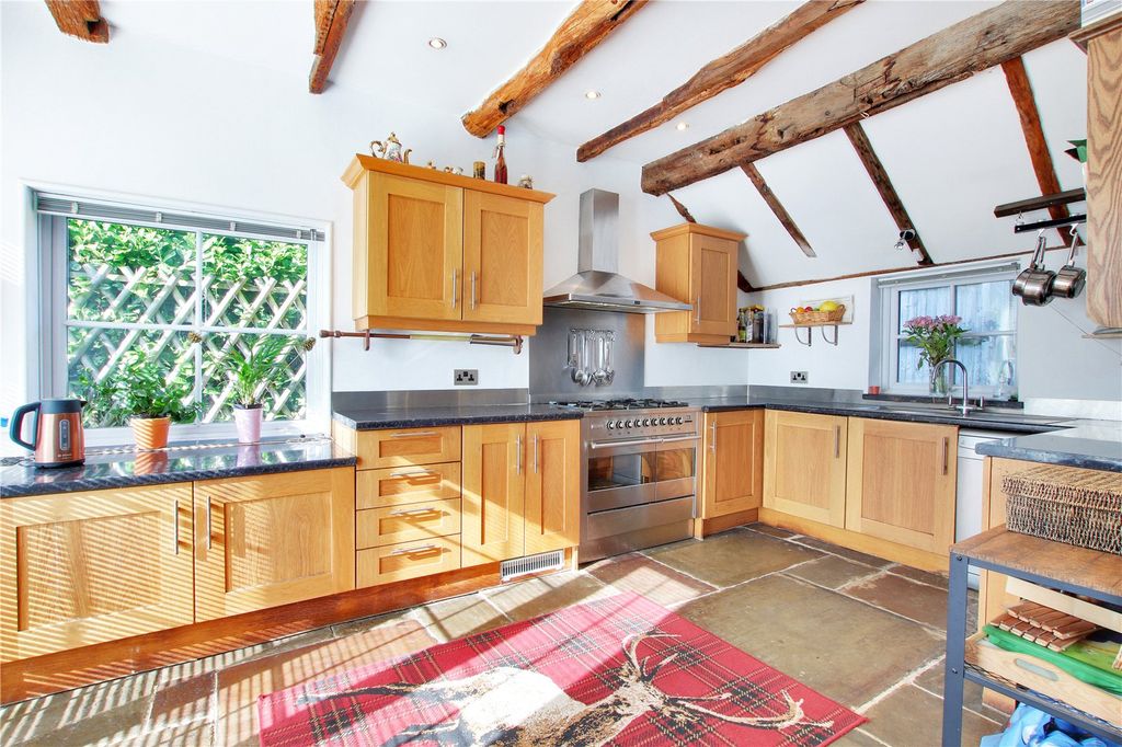 Property photo 3 of 12 Kitchen