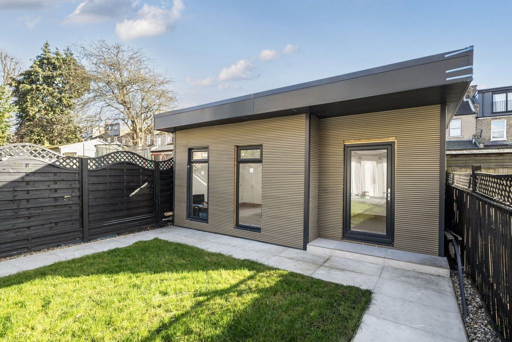 Property photo 2 of 25 Picture 2