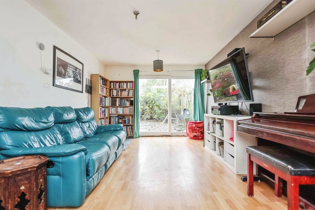 Property photo 2 of 17