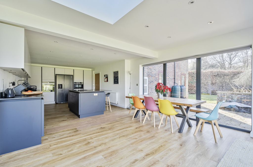 Property photo 3 of 39 1420514-21-69A5d8...