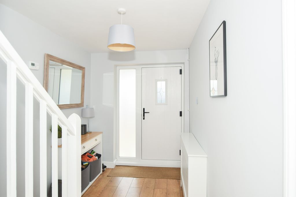 Property photo 2 of 30 Entrance Hall