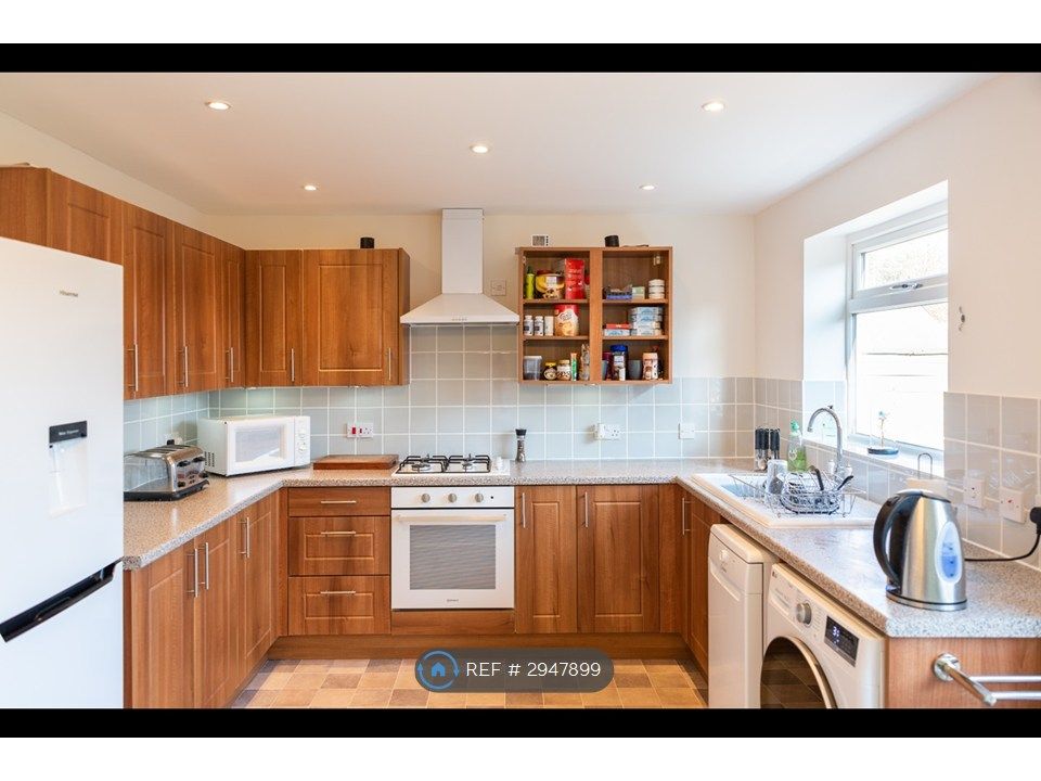 Property photo 2 of 10 Kitchen