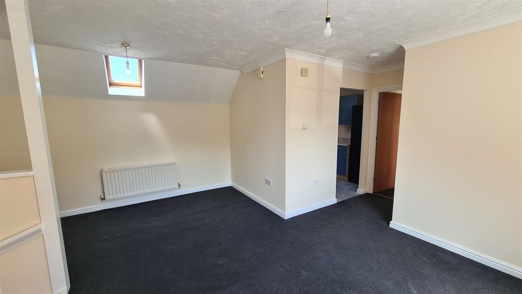 Property photo 2 of 27