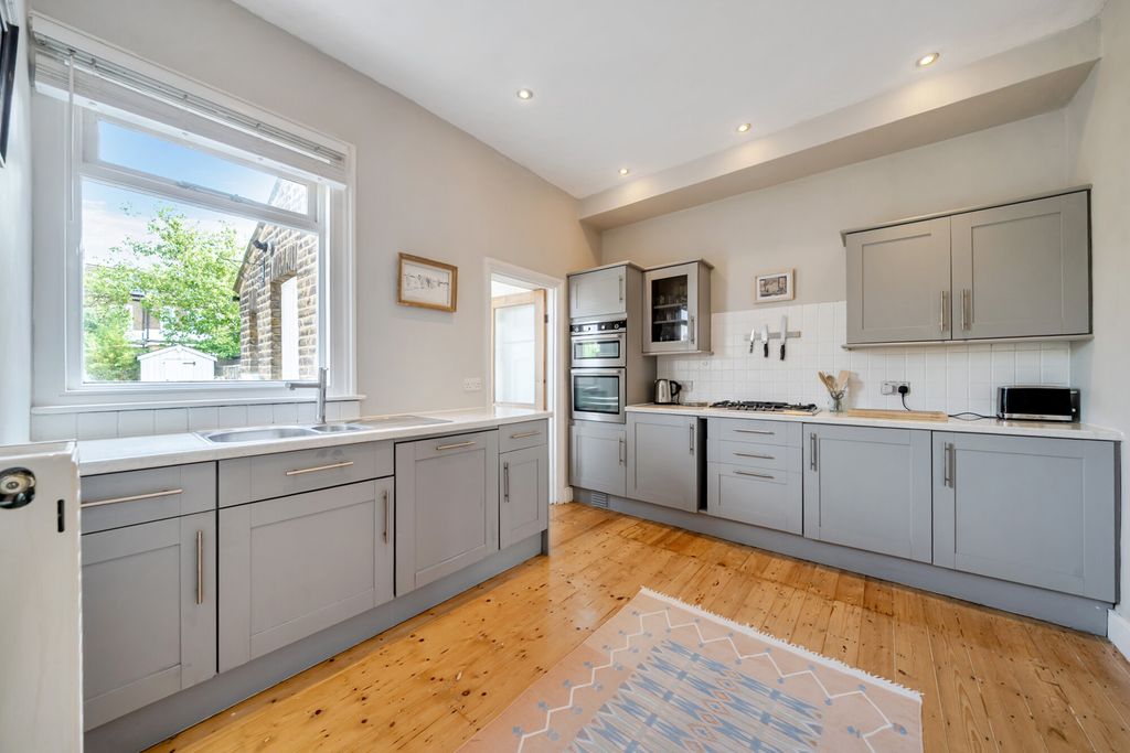 Property photo 2 of 39 1494763-10-6A5774...